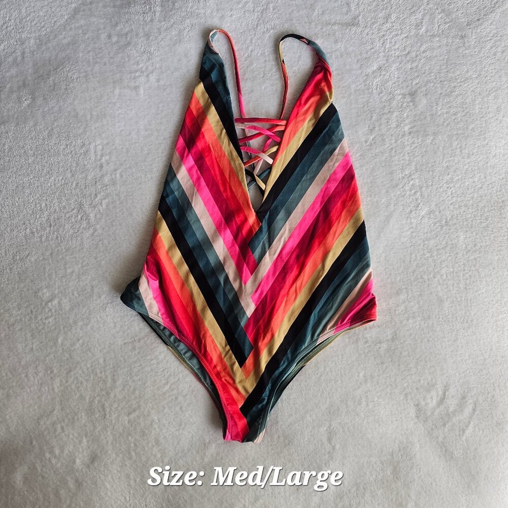 Swimsuits - Picture 6 of 7